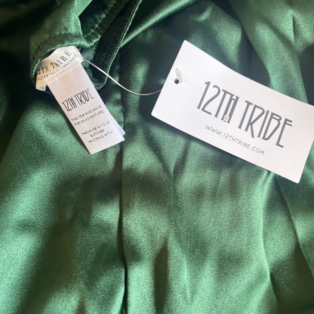 Satin green, strapless gown. Size M. From the brand 12th tribe. Not worn.